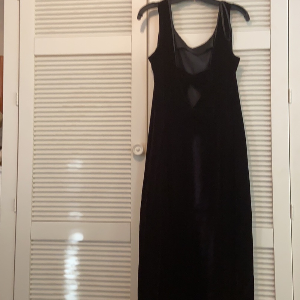 MAGGY LONDON Sweet Bow Back Velvet Dress - Picture 3 of 10